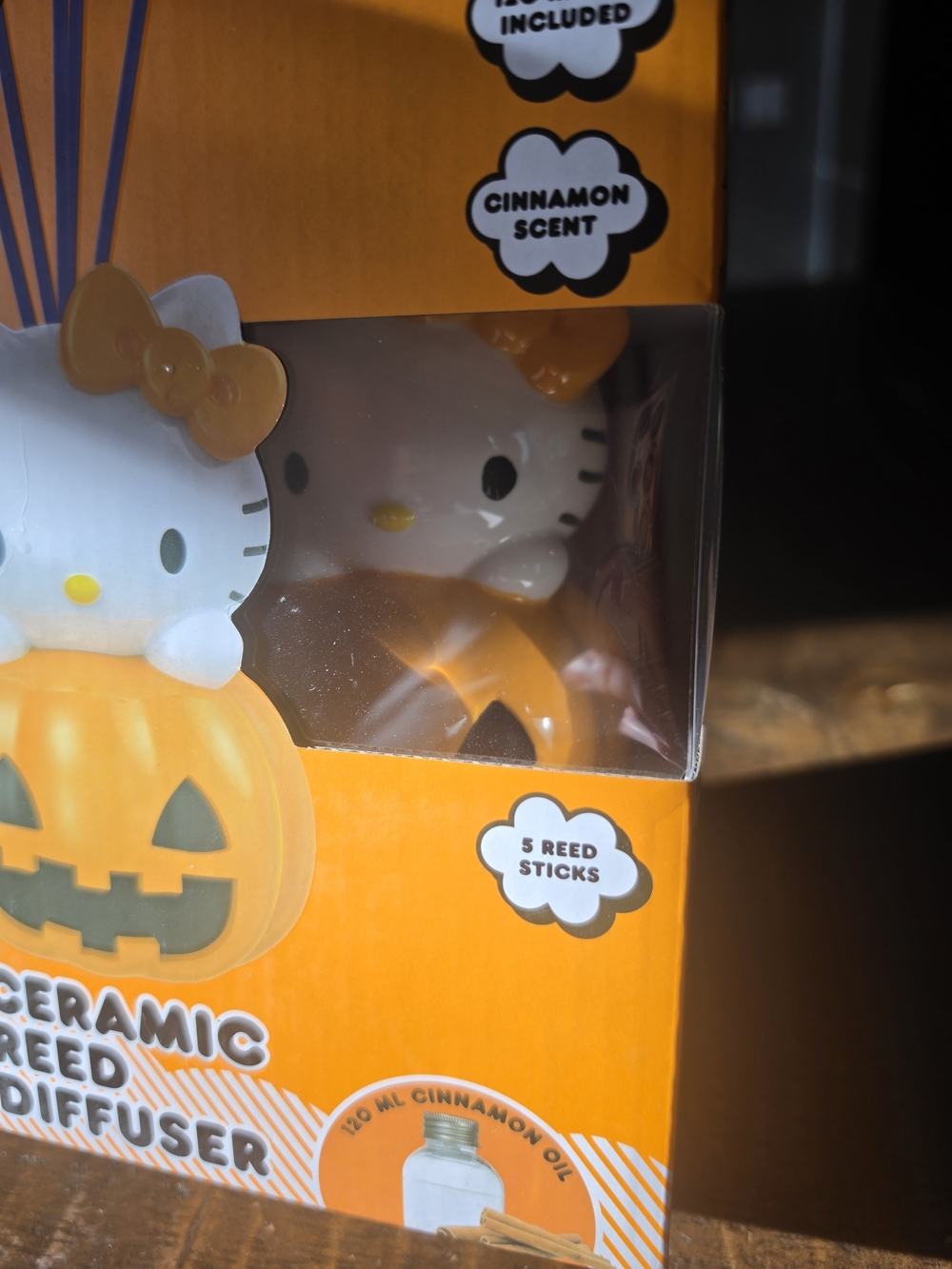 Hello Kitty Ceramic Reed Diffuser - Cinnamon Scent - Picture 2 of 3
